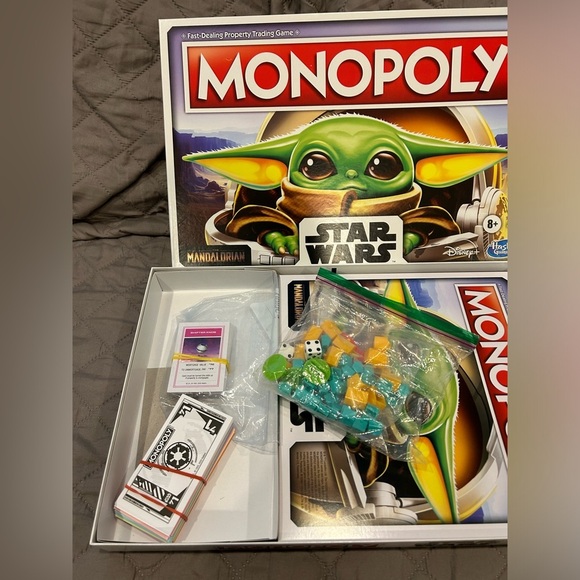 Star Wars Mandalorian Monopoly - Picture 2 of 3